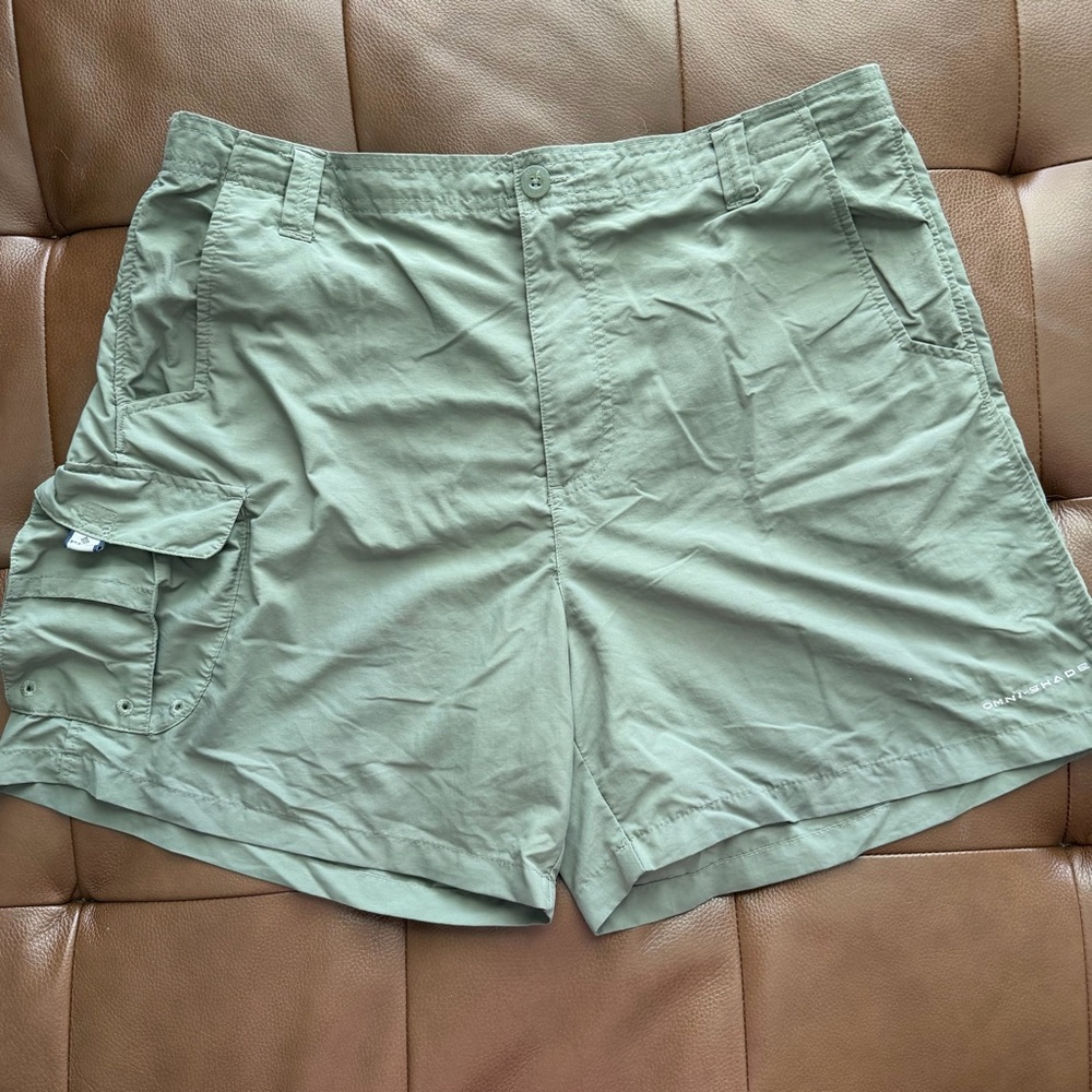 Columbia Omni-Shade Men's Light Olive Cargo Shorts EUC